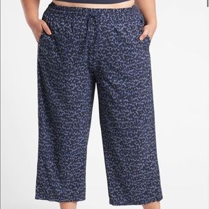 Athleta • Printed Avenue Wide Leg Crop Pants size 18